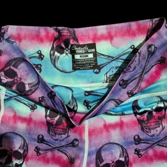 NWOT CVG Consistently Varied Gear Skull Crossbones 5" Leg Athletic Shorts - Picture 3 of 7